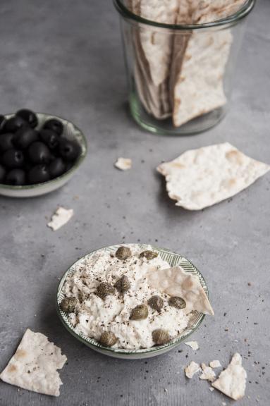 Zdjęcie - Pasta smarowidło  z tofu z oliwkami i kaparami - Przepisy kulinarne ze zdjęciami