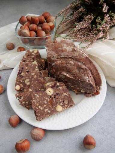 Zdjęcie - Blok czekoladowy z orzechami - Przepisy kulinarne ze zdjęciami