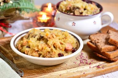 Zdjęcie - Przepis na świąteczny bigos z kiszonej kapusty - Przepisy kulinarne ze zdjęciami