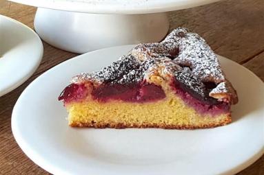 Zdjęcie - Pyszne ciasto ze śliwkami - Przepisy kulinarne ze zdjęciami