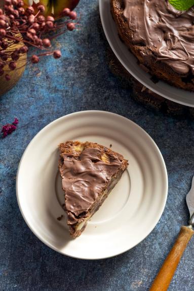 Zdjęcie - Ciasto czekoladowe z rumowymi jabłkami - Przepisy kulinarne ze zdjęciami