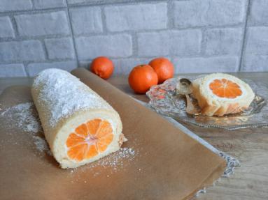 Zdjęcie - Rolada biszkoptowa z całymi mandarynkami - Przepisy kulinarne ze zdjęciami