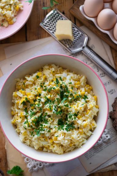 Zdjęcie - Prosta sałatka ryżowa - Przepisy kulinarne ze zdjęciami