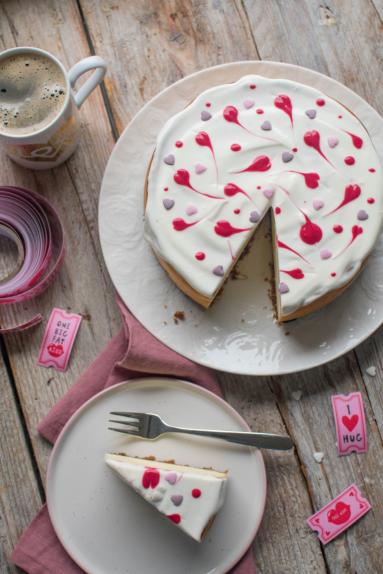 Zdjęcie - Ciasto na Walentynki (i nie tylko ;) czyli najlepszy sernik z białą czekoladą - Przepisy kulinarne ze zdjęciami