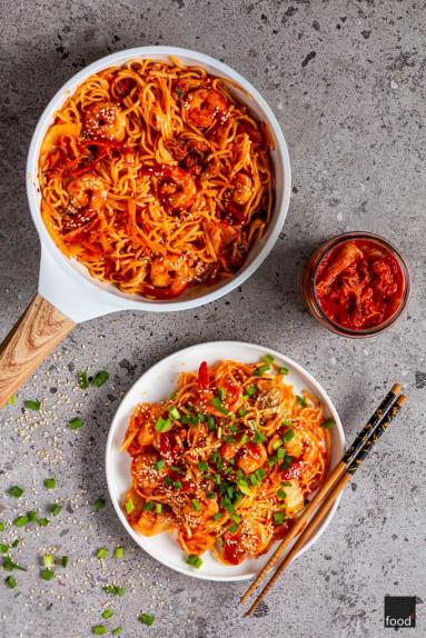 Zdjęcie - Ramen stir-fry z kimchi i krewetkami - Przepisy kulinarne ze zdjęciami