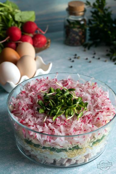 Zdjęcie - Sałatka wiosenna – warstwowa - Przepisy kulinarne ze zdjęciami