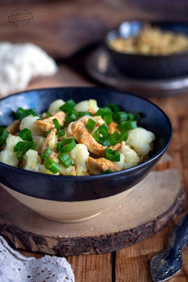 Zdjęcie - Bulgur z kurczakiem, porem i kalafiorem - Przepisy kulinarne ze zdjęciami