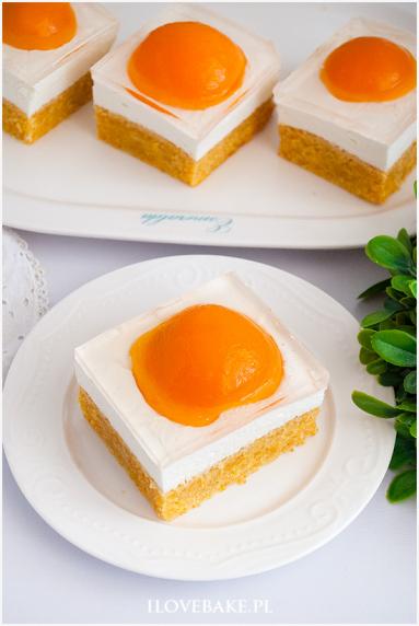 Zdjęcie - Ciasto marchewkowe jajko sadzone - Przepisy kulinarne ze zdjęciami