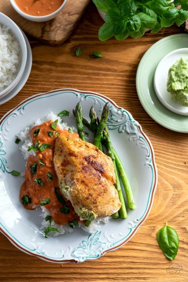 Zdjęcie - Kurczak ze szparagami, z ryżem w sosie pomidorowym - Przepisy kulinarne ze zdjęciami