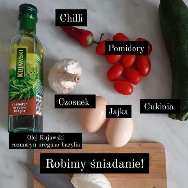 Zdjęcie - Jajka w warzywach z mozzarellą - Przepisy kulinarne ze zdjęciami
