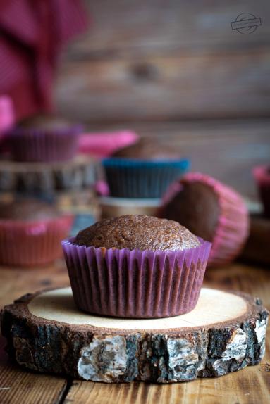 Zdjęcie - Kakaowe muffinki z kajmakiem - Przepisy kulinarne ze zdjęciami