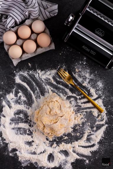 Zdjęcie - Pasta fresca all&#039;uovo – jak zrobić domowy makaron? - Przepisy kulinarne ze zdjęciami
