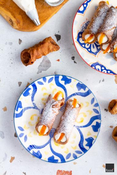 Zdjęcie - Sycylijskie cannoli z ricottą i kandyzowaną skórką pomarańczową - Przepisy kulinarne ze zdjęciami