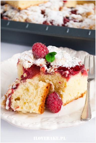 Zdjęcie - Ciasto na maślance z owocami - Przepisy kulinarne ze zdjęciami