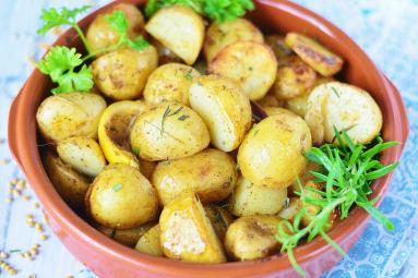 Zdjęcie - Ziołowe młode ziemniaki, pieczone - Przepisy kulinarne ze zdjęciami