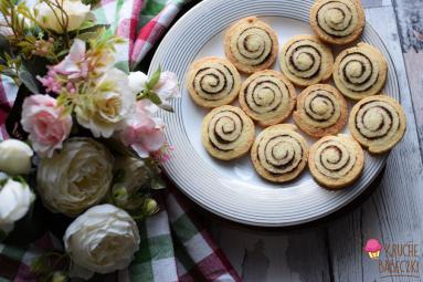 Zdjęcie - Kruche ślimaczki cynamonowe - Przepisy kulinarne ze zdjęciami