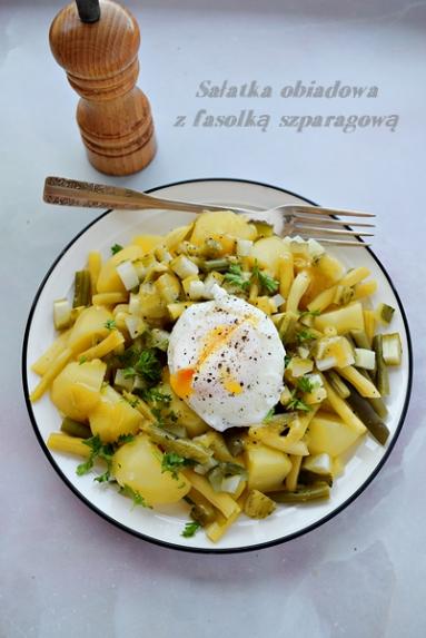 Zdjęcie - Sałatka obiadowa z fasolką szparagową - Napiecyku - Przepisy kulinarne ze zdjęciami