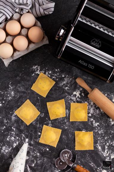 Zdjęcie - Ravioli z ricottą, miętą i pesto pistacjowym - Przepisy kulinarne ze zdjęciami