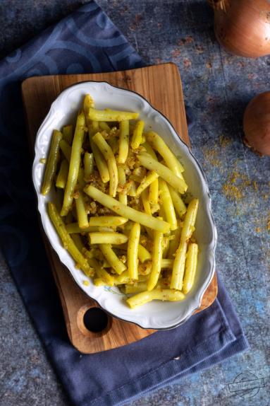 Zdjęcie - Fasolka szparagowa z cebulką curry - Przepisy kulinarne ze zdjęciami