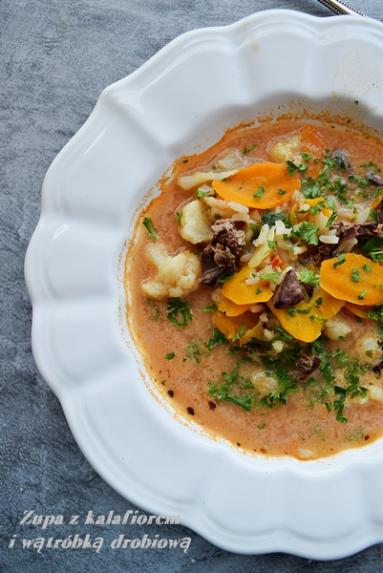 Zdjęcie - Zupa z kalafiorem i wątróbką drobiową - Napiecyku - Przepisy kulinarne ze zdjęciami