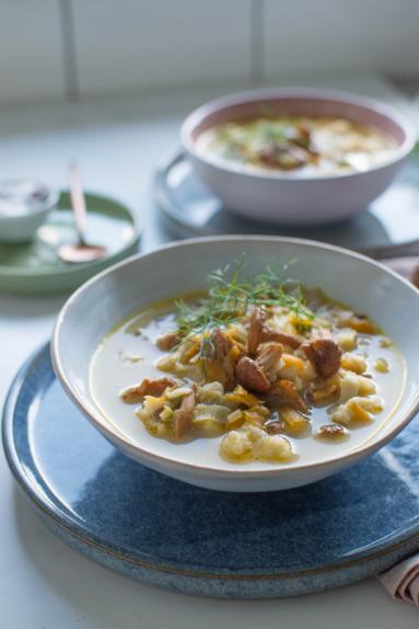 Zdjęcie - Zupa warzywna z kurkami - Przepisy kulinarne ze zdjęciami