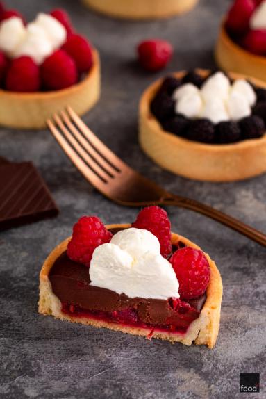 Zdjęcie - Tartaletki z malinami i czekoladą - Przepisy kulinarne ze zdjęciami