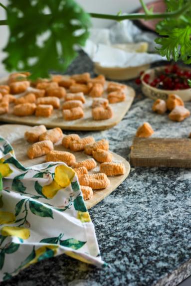 Zdjęcie - Batatowe gnocchi z kurkami - Przepisy kulinarne ze zdjęciami