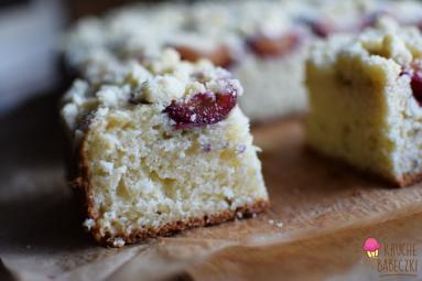 Zdjęcie - Szybkie ciasto ze śliwkami - Przepisy kulinarne ze zdjęciami