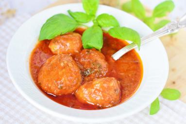 Zdjęcie - Pulpety w rustykalnym sosie pomidorowym w stylu włoskim - Przepisy kulinarne ze zdjęciami