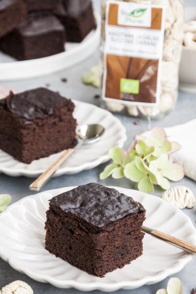 Zdjęcie - Ciasto czekoladowe z daktylami bez cukru - Przepisy kulinarne ze zdjęciami
