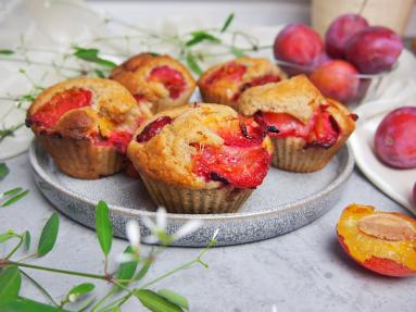 Zdjęcie - Cynamonowe muffiny ze ślwkami - Przepisy kulinarne ze zdjęciami