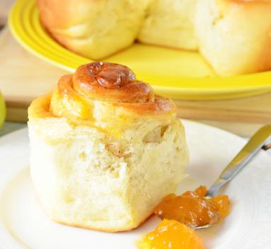 Zdjęcie - Śniadaniowe bułeczki z gruszkami - proste ciasto z gruszkami - Przepisy kulinarne ze zdjęciami