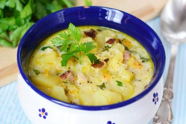 Zdjęcie - Zupa ziemniaczana z grzybami i wędzonym boczkiem - Przepisy kulinarne ze zdjęciami