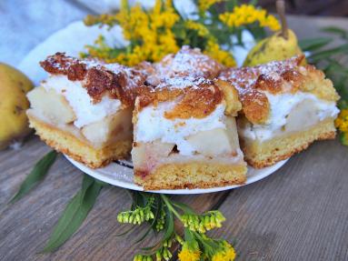 Zdjęcie - Kruche ciasto z gruszkami i bezą - Przepisy kulinarne ze zdjęciami