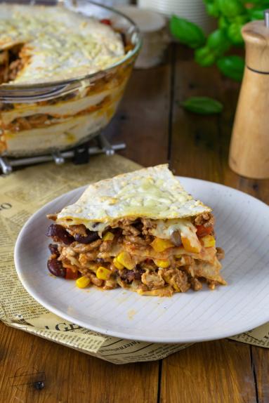 Zdjęcie - Zapiekanka meksykańska na tortilli - Przepisy kulinarne ze zdjęciami