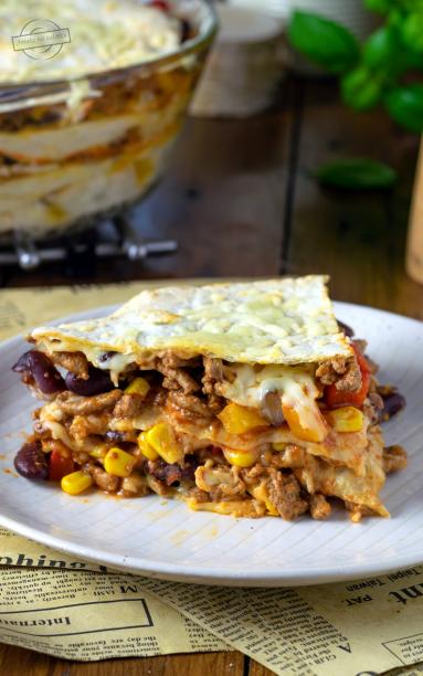 Zdjęcie - Zapiekanka meksykańska na tortilli - Przepisy kulinarne ze zdjęciami