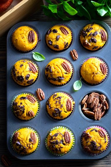 Zdjęcie - Muffinki dyniowe z czekoladą i orzechami pekan - Przepisy kulinarne ze zdjęciami