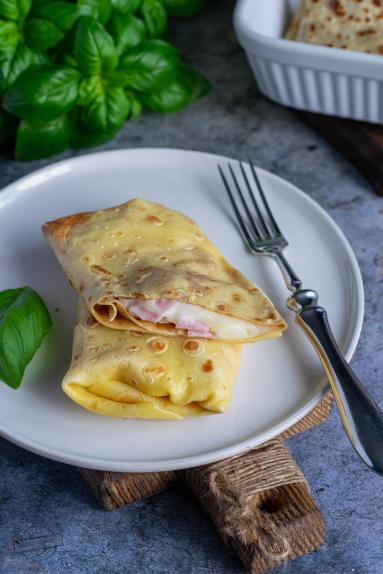 Zdjęcie - Naleśniki z serem, szynką, ananasem i kukurydzą - Przepisy kulinarne ze zdjęciami