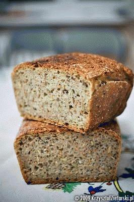 Zdjęcie - Chleb najprostszy z ziarenkami - Przepisy kulinarne ze zdjęciami