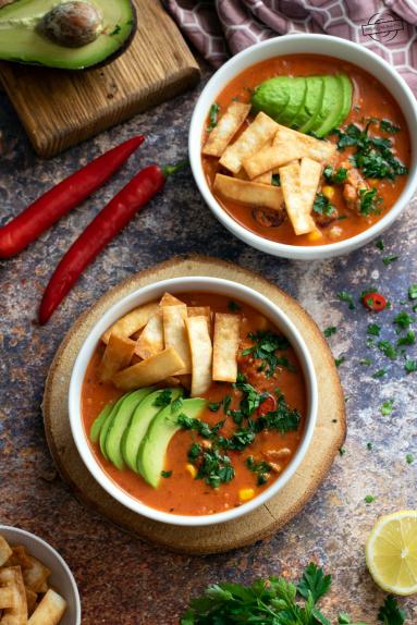 Zdjęcie - Zupa z mięsem mielonym i tortillą - Przepisy kulinarne ze zdjęciami