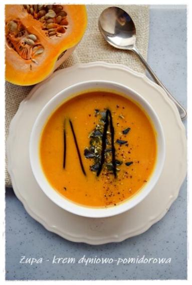 Zdjęcie - Rozgrzewająca zupa dyniowo - pomidorowa - Napiecyku - Przepisy kulinarne ze zdjęciami