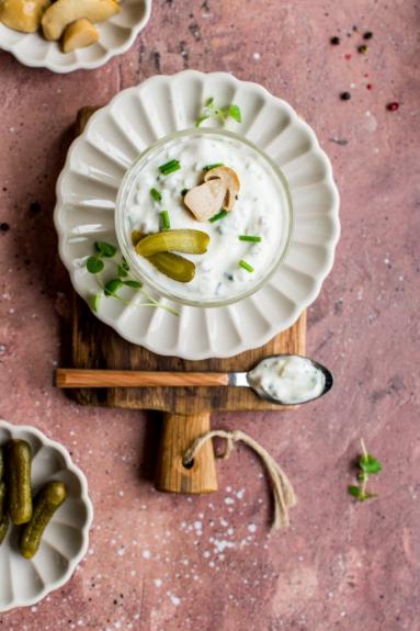 Zdjęcie - Sos tatarski z domowym sosem majonezowym - Przepisy kulinarne ze zdjęciami