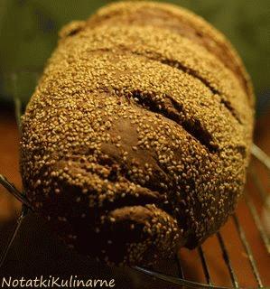 Zdjęcie - Ciemny chleb z sezamem - Przepisy kulinarne ze zdjęciami