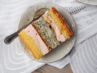 Zdjęcie - Ciasto z makiem i bitą śmietaną - Przepisy kulinarne ze zdjęciami
