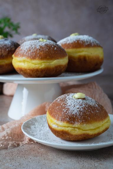 Zdjęcie - Pączki na 8 żółtkach - Przepisy kulinarne ze zdjęciami