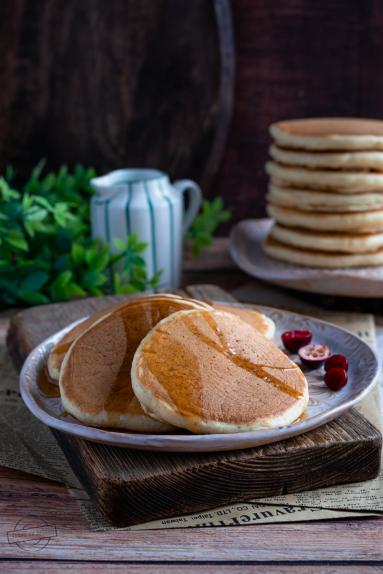 Zdjęcie - Maślankowe pancakes - Przepisy kulinarne ze zdjęciami
