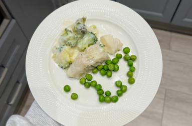 Zdjęcie - Ryba z brokułami i beszamelem - Przepisy kulinarne ze zdjęciami
