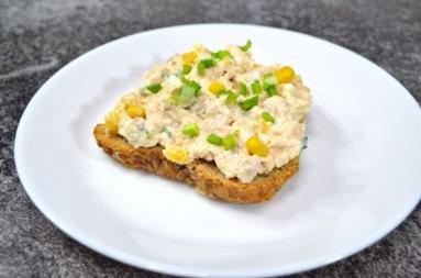 Zdjęcie - Pasta z tuńczykiem, jajkiem i kukurydzą + film - Przepisy kulinarne ze zdjęciami