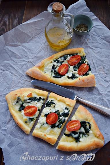 Zdjęcie - Chaczapuri z serem i szpinakiem - Napiecyku - Przepisy kulinarne ze zdjęciami