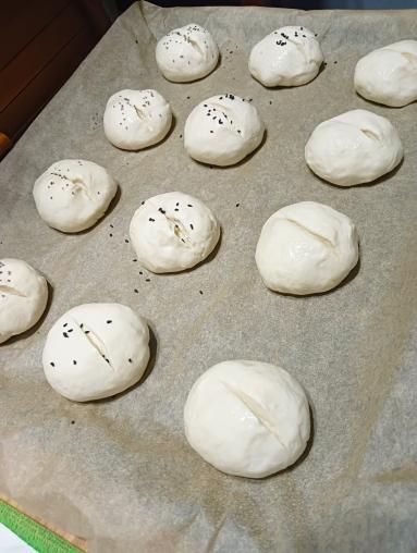 Zdjęcie - Bułki pszenne z mąką ziemniaczaną - Przepisy kulinarne ze zdjęciami